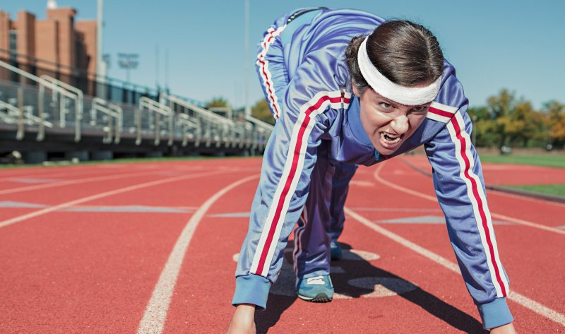 100米短跑起跑准备,哪只脚在前 - 体育赛事直播