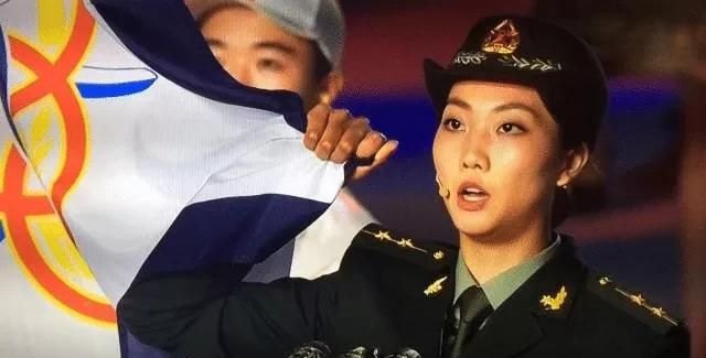 这次军运会开幕式,袁心玥脱稿宣誓一气呵成得《人民日报》称赞,怎么看女排姑娘的风采 - 体育赛事直播