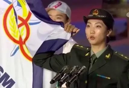 这次军运会开幕式,袁心玥脱稿宣誓一气呵成得《人民日报》称赞,怎么看女排姑娘的风采 - 体育赛事直播