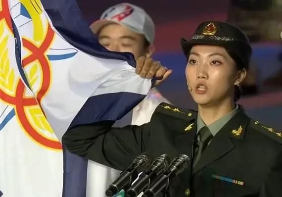 这次军运会开幕式,袁心玥脱稿宣誓一气呵成得《人民日报》称赞,怎么看女排姑娘的风采 - 体育赛事直播