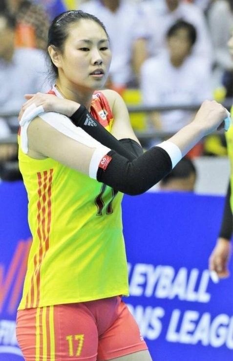 这次军运会开幕式,袁心玥脱稿宣誓一气呵成得《人民日报》称赞,怎么看女排姑娘的风采 - 体育赛事直播