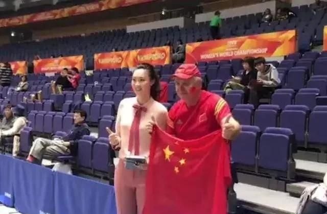 这次军运会开幕式,袁心玥脱稿宣誓一气呵成得《人民日报》称赞,怎么看女排姑娘的风采 - 体育赛事直播