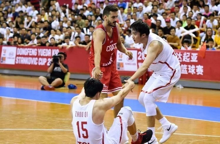 网曝因在NBA表现不佳,耐克和周琦解约赞助合同,这是真的吗 - 体育赛事直播