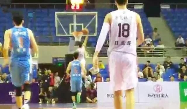 真相大白!西热还原世界杯发球失误,不能全怪周琦,他与赵睿各打五十大板,你怎么看 - 体育赛事直播