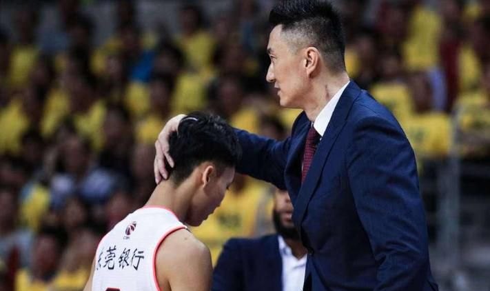 广厦队医介绍苏若禹的治疗方案:治疗师发功治病,你怎么看 - 体育赛事直播