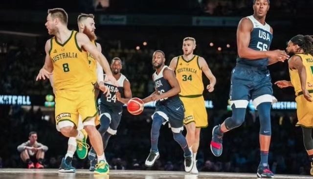 刺激!美国男篮蓝队97:78大胜白队,如何评价美国队内热身赛呢 - 体育赛事直播