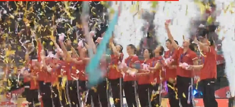 夺冠后，为什么中国女排不做停歇，连夜包机返程呢 - 体育赛事直播