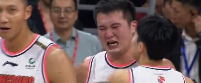 唐才育、万圣伟近两场比赛,都有不错发挥,为什么郭指导不愿意使用新人呢 唐才育、万圣伟近两场比赛,都有不错发挥,为什么郭指导不愿意使用新人呢 - 体育赛事直播